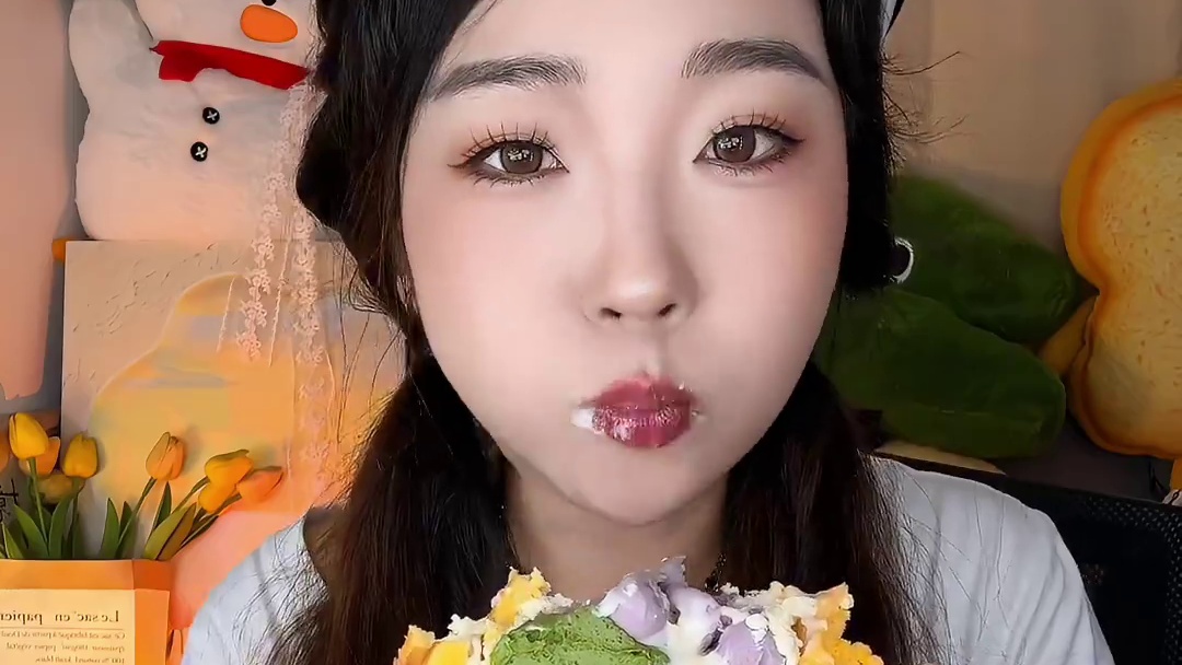 姐妹们 好大一个虎皮卷！#我又来分享美食了 #甜品治愈一切 #太好吃了 #虎皮蛋糕