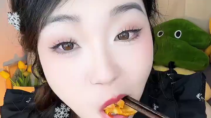 又来嗦粉啦！这个粉需要冷水下锅，煮软糯后再加水煮开加配料煮，最后加粉进去就OK啦！非常简单！价格也很