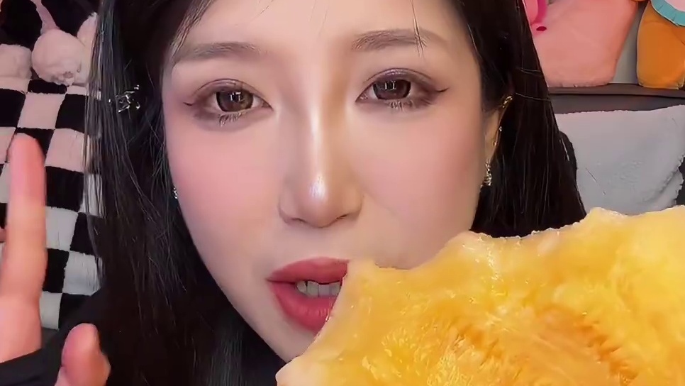 甜度是真的在线！又多汁又甜 沙漠里日照充足 香气甜度都是嘎嘎嘎地 比西瓜哈密瓜都甜！夏天吃嘎嘎爽 又