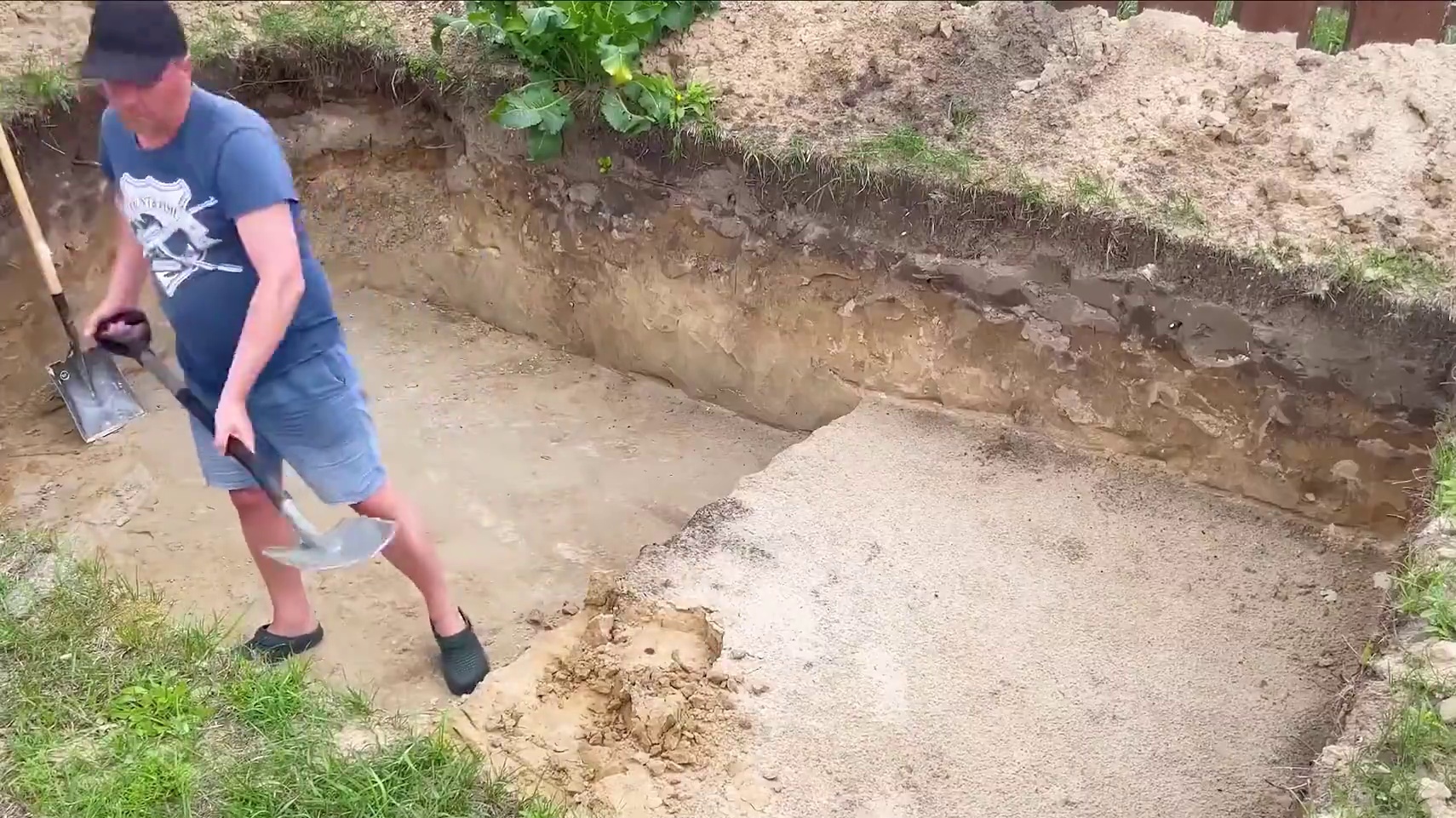 一口气看完男人在自家后院搭建两室一厅的庇护所全过程#荒野建造 #木屋建造 #解压 #一剪到底 #庇护