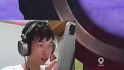 鲨鱼圈外倒地爷爷保佑极限自救，独狼决赛圈细节扛毒极限吃鸡？ #鲨鱼哟syy  #和平精英  #和平精