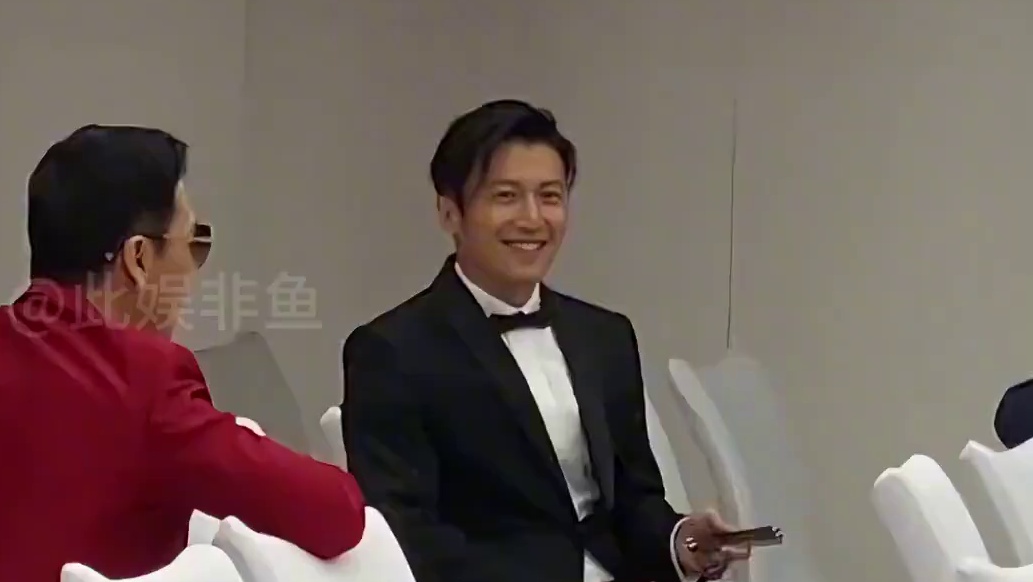 路人镜头看明星社交圈，刘亦菲径直走向彭冠英，范丞丞吴磊谁也不敢看谁#范丞丞 #刘亦菲 #吴磊 #娱乐