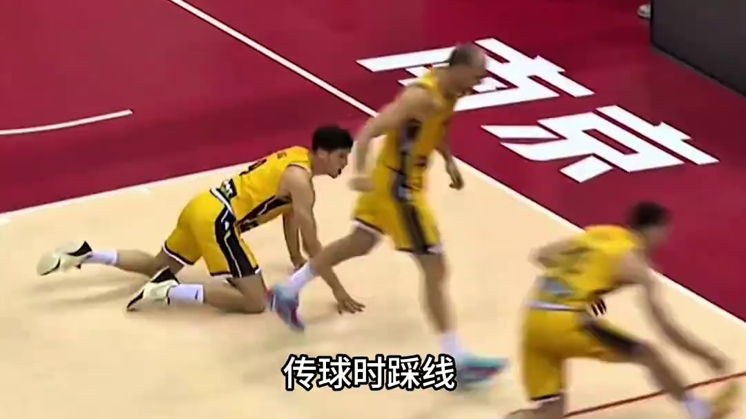 中国男篮最后一分钟失误频频，险些被波黑逆转。#中国男篮#中国男篮VS波黑