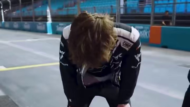 领队许家泰vs赛车手提克图姆，谁跑步更快？你们困惑已久的问题终于有了答案‍♂️ #赛车 #FE电动方