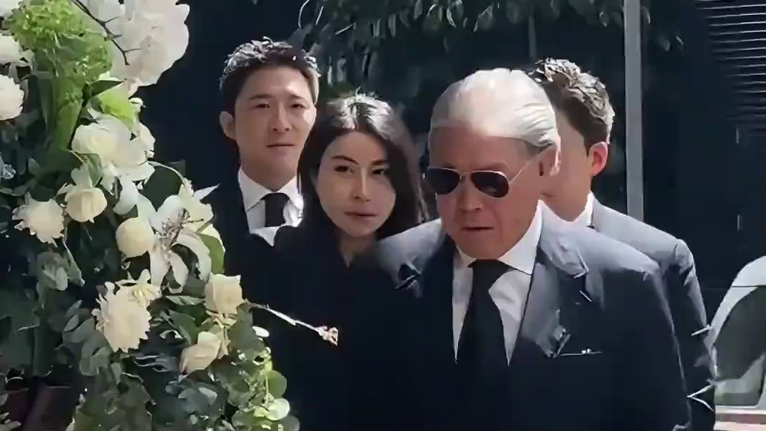 明明都是霍家的儿媳，为何郭晶晶能随意“抛头露面”，而三儿媳婚后却从不出现在大众眼前 #郭晶晶#霍启刚