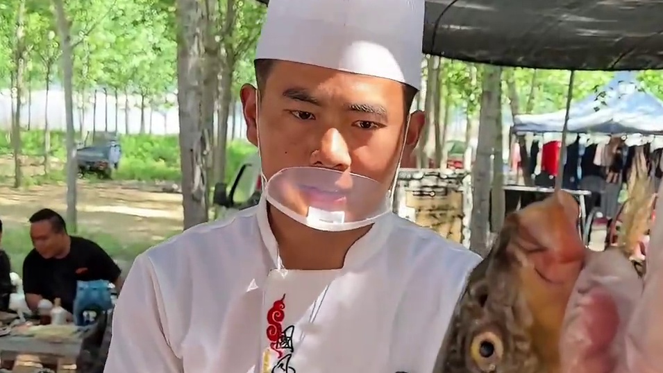 八块钱鲤鱼让小王加工成六十八的感觉