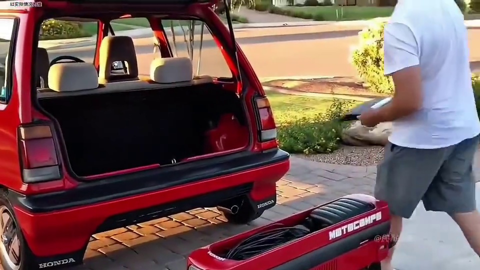 没想到以前就有这种折叠摩托车了#本田 #本田小板凳 #摩托车