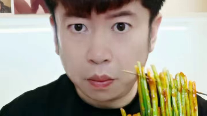 #25年拍的 吃了一碗火鸡面，两串烤韭菜#这一碗好过瘾