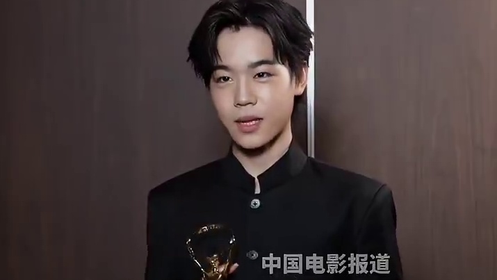 #韩昊霖说在学业之余才去拍戏 #韩昊霖 聊到如何平衡学业与演戏，他说主要是以学习为主，学习之余再去拍