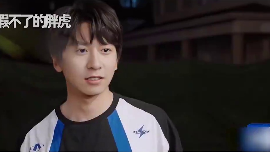 北大学霸奇葩追爱，线下竟和情敌亲热