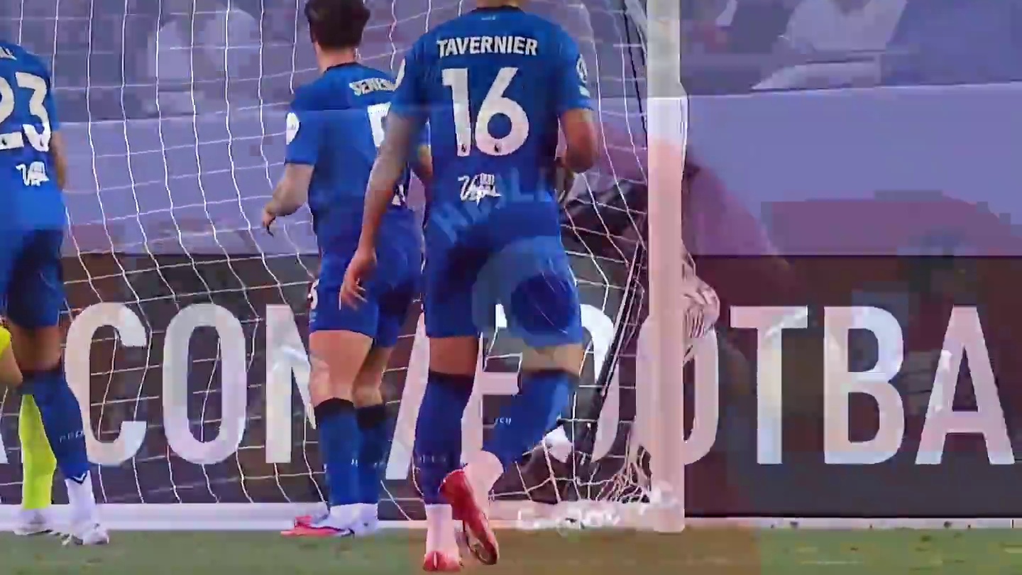 站起来了！曼联4比1伯恩茅斯，#阿莫林 带队豪取季前赛两连胜#足球的魅力 #霍伊伦 #曼联vs伯恩茅