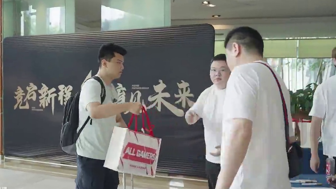 暑假最终季AG电竞夏令营开启报名啦！
✨化身职业选手，感受这条路的酸甜苦辣。
✨从自我怀疑战到超越极