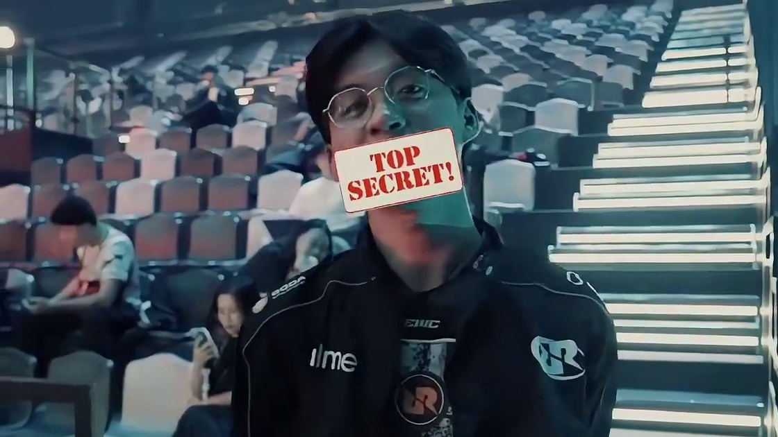 RRQ对阵SRG.OG，赛前选手们都在干什么呢？跟着镜头一起看看吧#决胜巅峰全球电竞  #决胜巅峰全