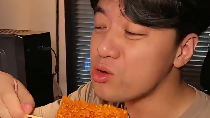 厚实Q弹，#毛肚卤汁在嘴里爆开，吃着太爽啦！#零食推荐#追剧小零食