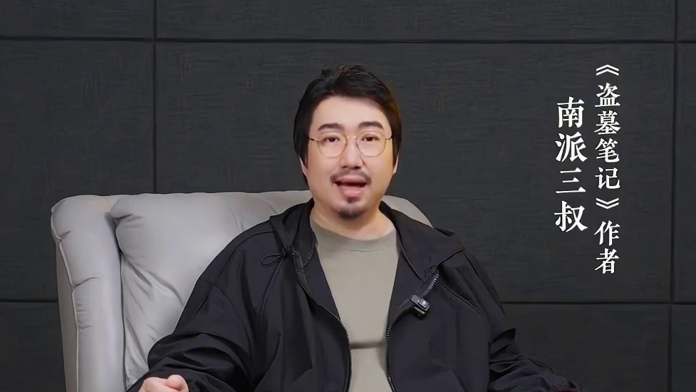 张起灵上线，青铜门将启！南派三叔邀你共赴重逢之约~ 麒麟无言，踏雪归来，新英雄张起灵现已正式上线！蓬