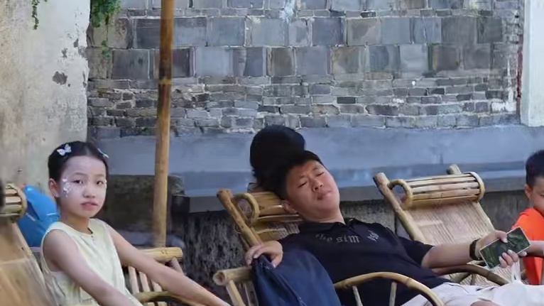 乌镇古方纳凉杀疯了！凉街踩水的快乐后劲能续一整个夏天！#来过未曾离开乌镇  #乌镇消夏节