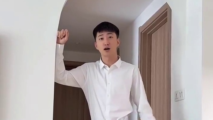 挑战让男朋友自己做衣服搭配#挑战让男朋友自己穿搭  #情侣挑战  #情侣  #直男穿搭