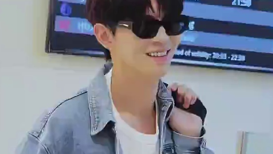 何浩楠的努力真的是看在我们眼里的呀，希望他越来越乐观向上吧