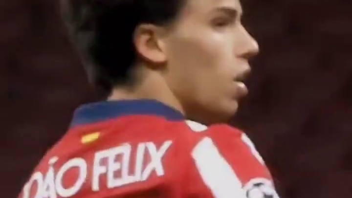 25岁的菲利克斯深情望去，满眼都是自己19岁的样子