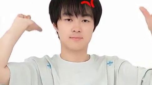 一怒之下努了一下#南通Hero久竞阿豆 #2025kpl夏季赛 #一拉一拉手势舞