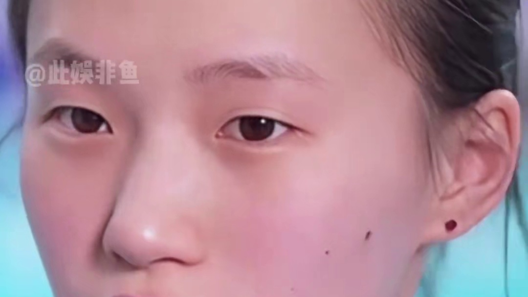 为何全红婵一而再的缺席比赛？当看到她发胖的这张照片后，才懂陈芋汐说责任大的重担有多沉 #全红婵 #陈