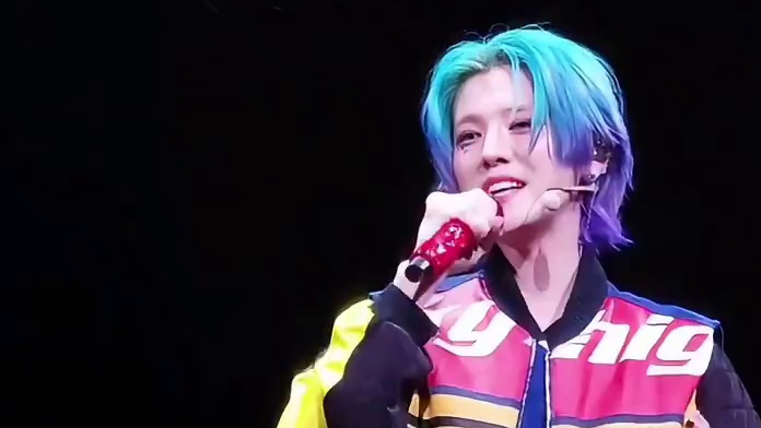 鹿晗厦门演唱会 清唱《天黑黑》 忘词了 哈哈！ #鹿晗#天黑黑#鹿晗厦门演唱会#鹿晗演唱会直拍