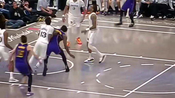 极致享受，沉浸式体验湖人的比赛！