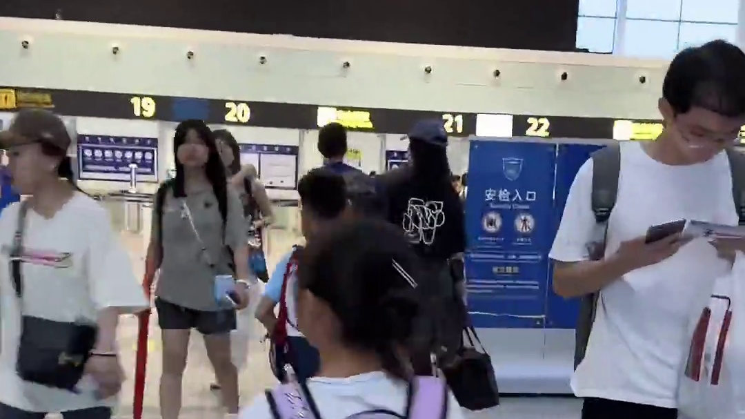 已到达！明天开始比赛啦！ #vlog日常 #比赛现场 #廖百川 #廖百顺