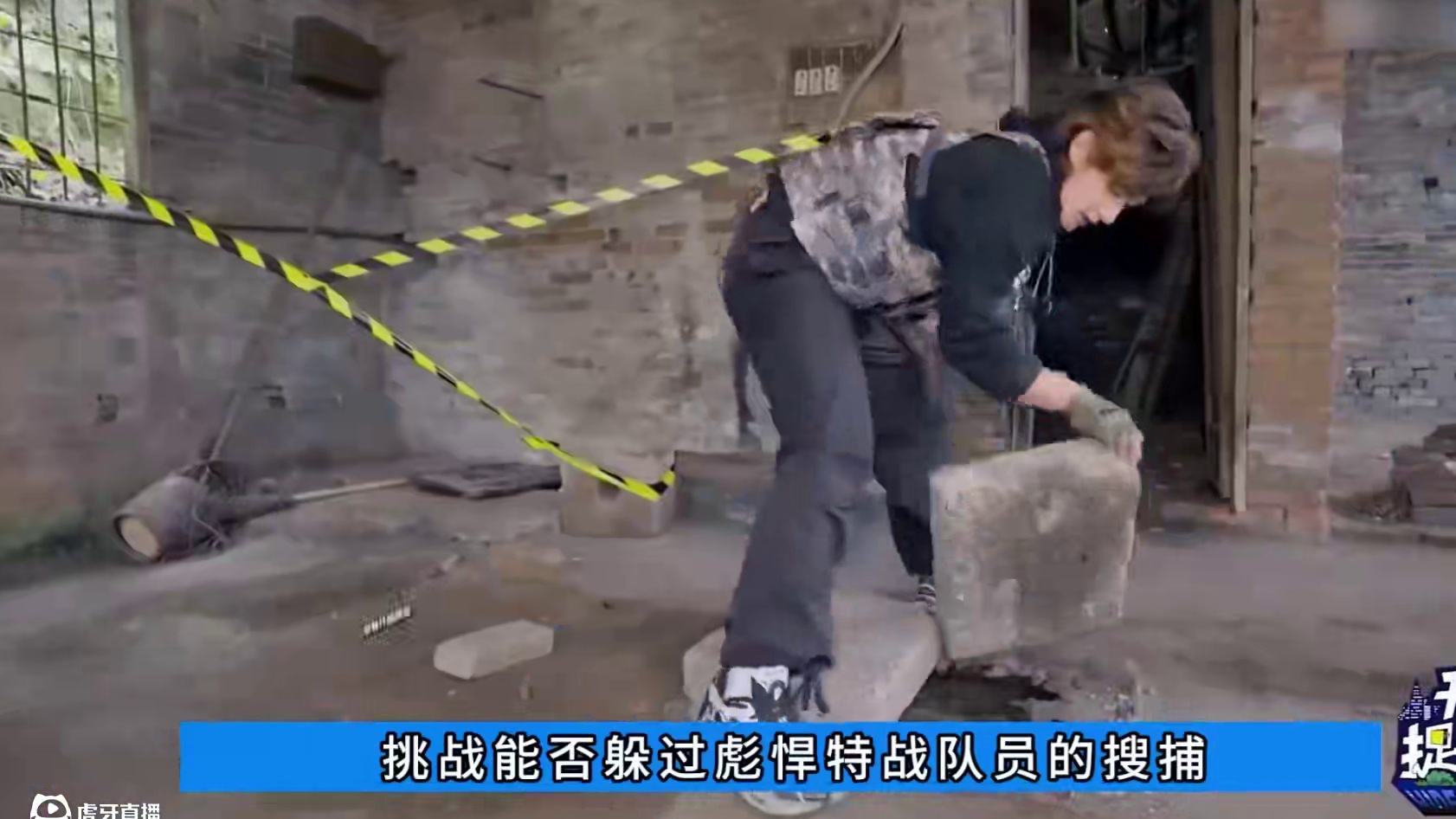 国内版硬核躲猫猫 各路伪装大神齐聚，上演逆天操作#躲猫猫  #奇葩挑战