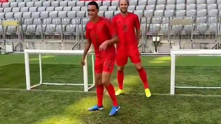 当小穆与凯恩进行背身射门挑战！