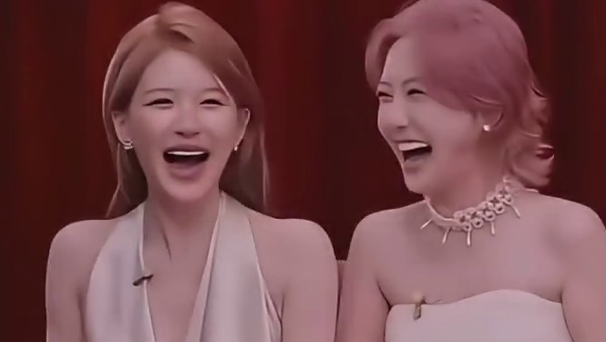 赵露思魏笑同框直播