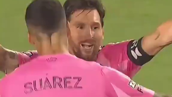 做饼大师！38岁梅西助攻双响#足球