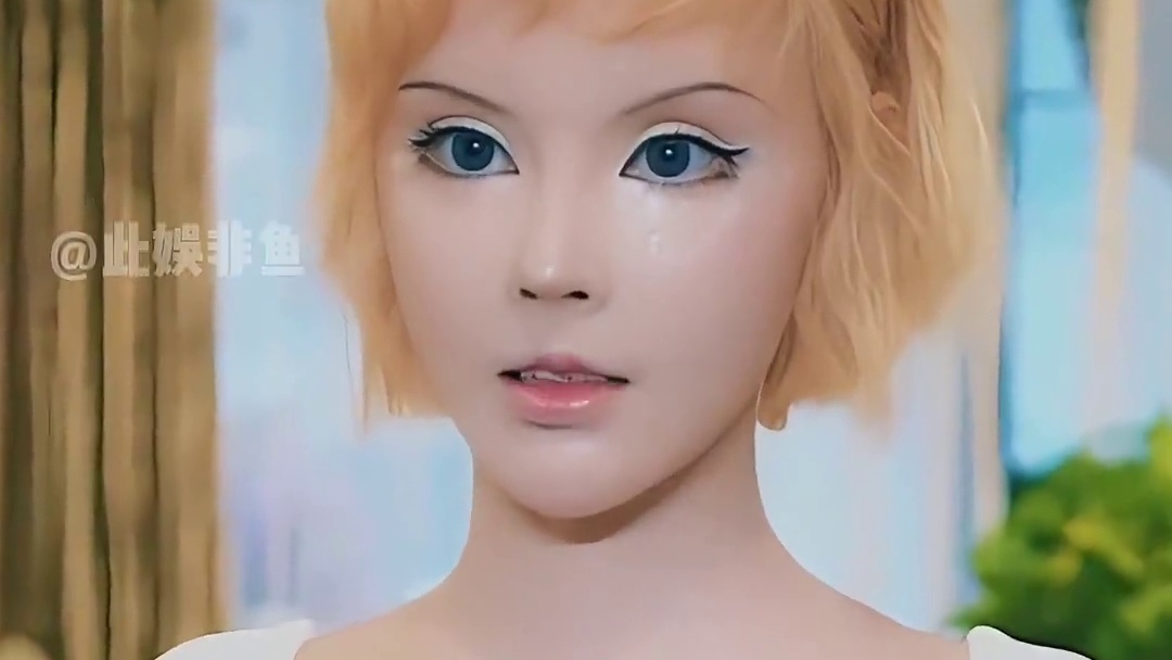 时隔8年后再看，那个被富豪狂刷400万一睹素颜的真人芭比迪丽拉，如今吃饭都张不开嘴的她后悔了吗 #迪