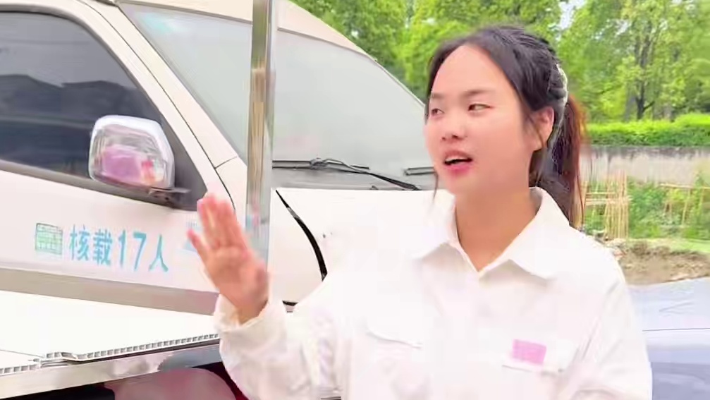 流动版的蜜雪冰城，小姐姐太酷了