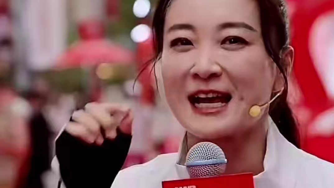 跟着贾玲动起来！完成爱自己的一场蜕变明天!立马开始#夏日乐挑战  #动起来感觉好就好 #贾玲 #运动