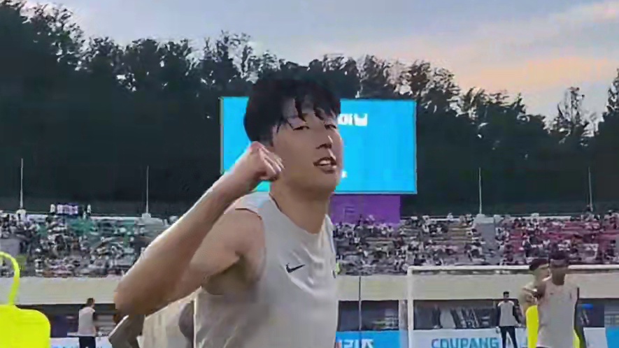 告别季❤️孙兴慜首尔公开训练，再现“招牌弧线” 33岁的孙兴慜已在欧洲闯荡17年，期间在热刺效力10