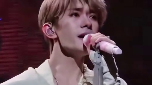 易烊千玺《山花》演唱会现场版直拍来了！ #易烊千玺#山花#现场版live#易烊千玺玊尔演唱会#易烊千