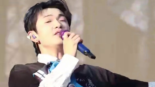 “明明不是下雨天 却淋湿双眼” #颜人中#有些#现场版live#贵阳银河左岸音乐节