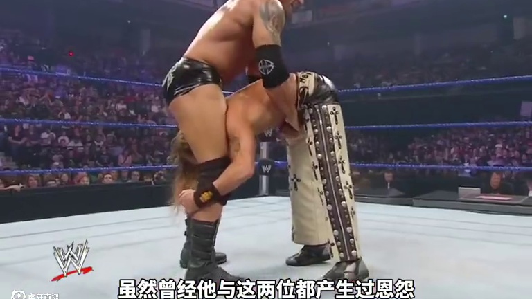 巴蒂斯塔飞冲肩撞倒肖恩，杰里科上前关心选手 #wwe #摔角 #巴蒂斯塔 #hbk