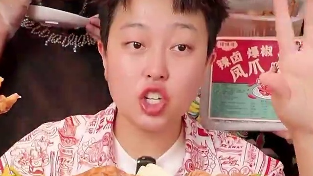 这个鸡爪是鸡爪界我觉得仅次于佤味的存在！！#鸡爪 #辣的过瘾#好吃到停不下来