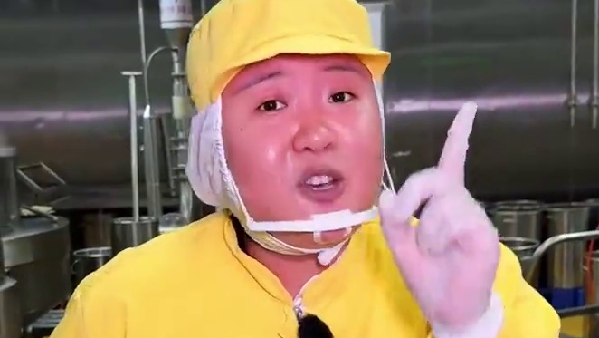 胖妹正在工厂带大家看看向料的制作#美食 #小面调料