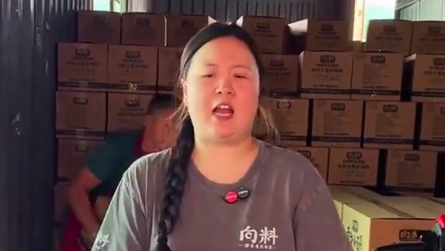 内蒙小伙挑战2斤没吃饱，又加了1斤面！#美食 #太好吃了 #小面调料