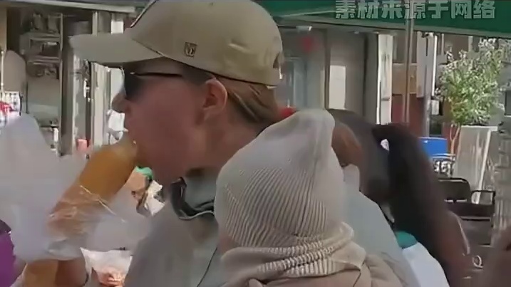 左脚俄罗斯，右脚中国，谁羡慕了啊