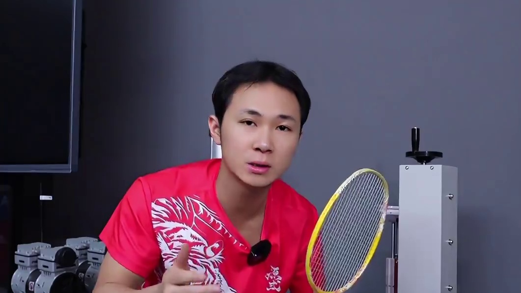 奶龙之刃的机器数据怎么样呢，今天给大家上机测一下 #羽毛球 #源式羽球 #Victor #奶龙之刃 