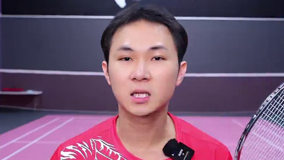 今天给大家测评一下来自胜利的TK奥特曼 #羽毛球 #源式羽球 #Victor #奥特曼 #迪迦