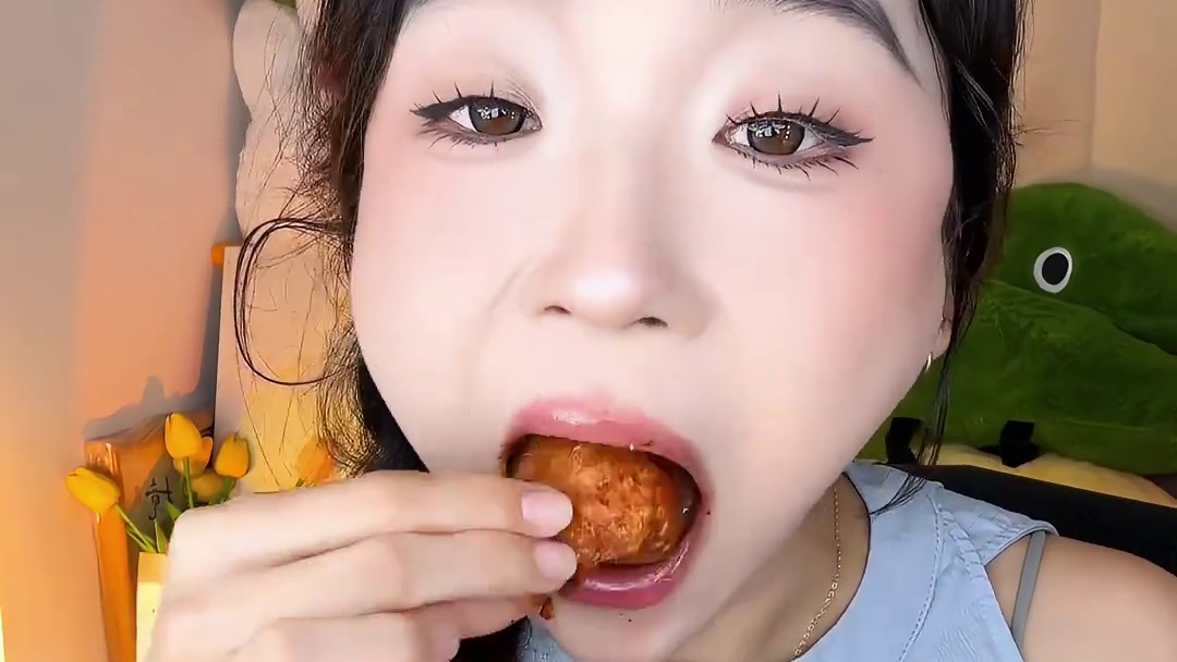 好久没吃脆皮五花肉啦#美食推荐 #麻辣烫 #刘文祥麻辣烫 #脆皮五花肉