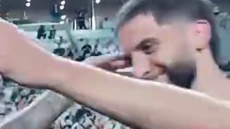 热刺传奇！赛后被队友们高高抛起后孙兴慜掩面落泪