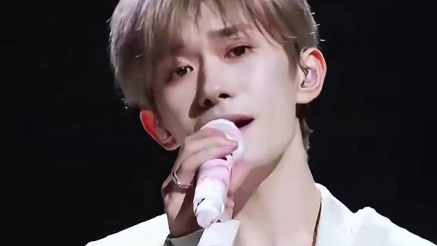 易烊千玺上海演唱会《送别》万人粉丝大合唱！ #易烊千玺#送别#易烊千玺上海演唱会#易烊千玺演唱会上海