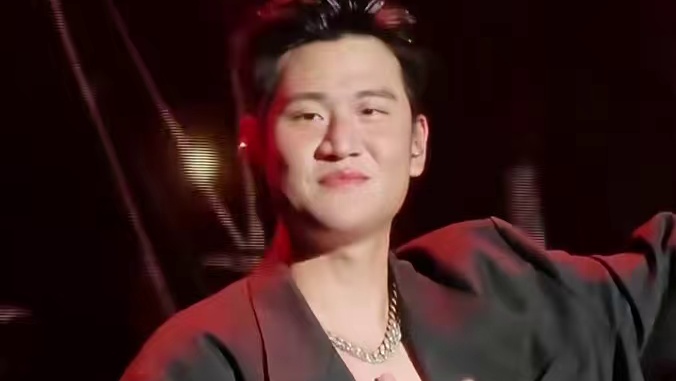 “天知道 我快要受不了”谁懂周氏情歌的杀伤力！ #周兴哲#你好不好#现场版live#周兴哲长沙演唱会