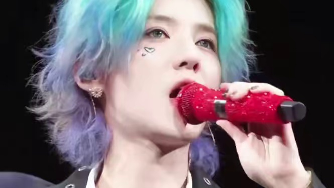 谁懂鹿晗演唱会《我们的明天》必穿西装的仪式感！ #鹿晗#我们的明天#现场版live#鹿晗厦门演唱会